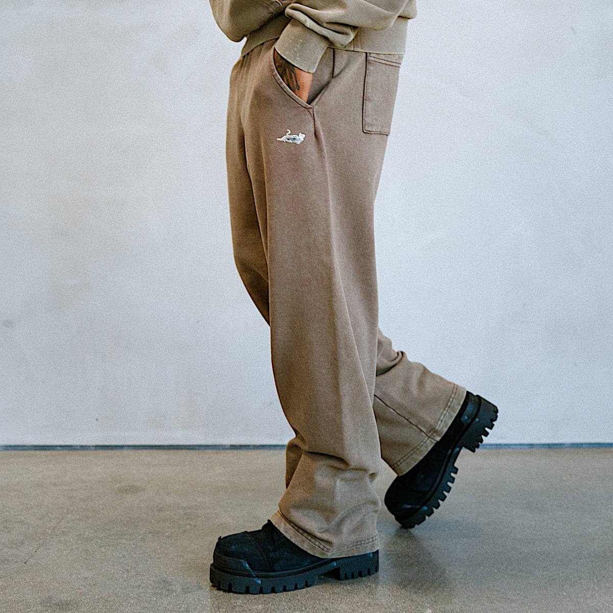 Castanza Straight Leg Sweatpants (Brown Vintage Wash) - Image 2